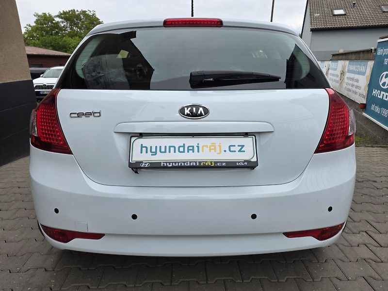 Kia Ceed (2011) 1.4-NÍZKÉ KM-1.MAJ.!!!-KLIMA - fotka 11 z 18