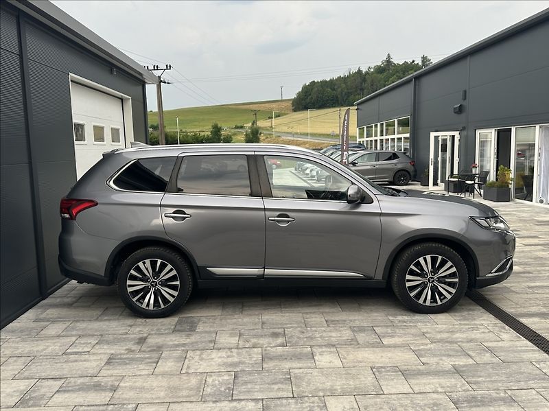 Mitsubishi Outlander 2,0 150PS  Active A/T - fotka 6 z 52