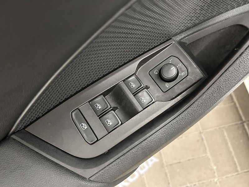 Škoda Octavia 2.0 TDI Style Plus - fotka 7 z 26