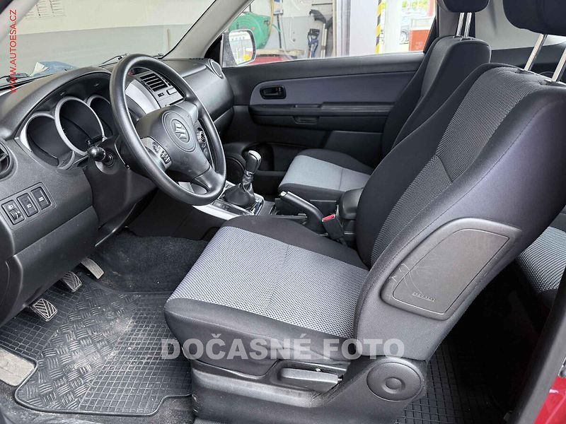 Suzuki Vitara (2006) 1.6i 4x4, ČR, AC, výhřev sed - fotka 3 z 3