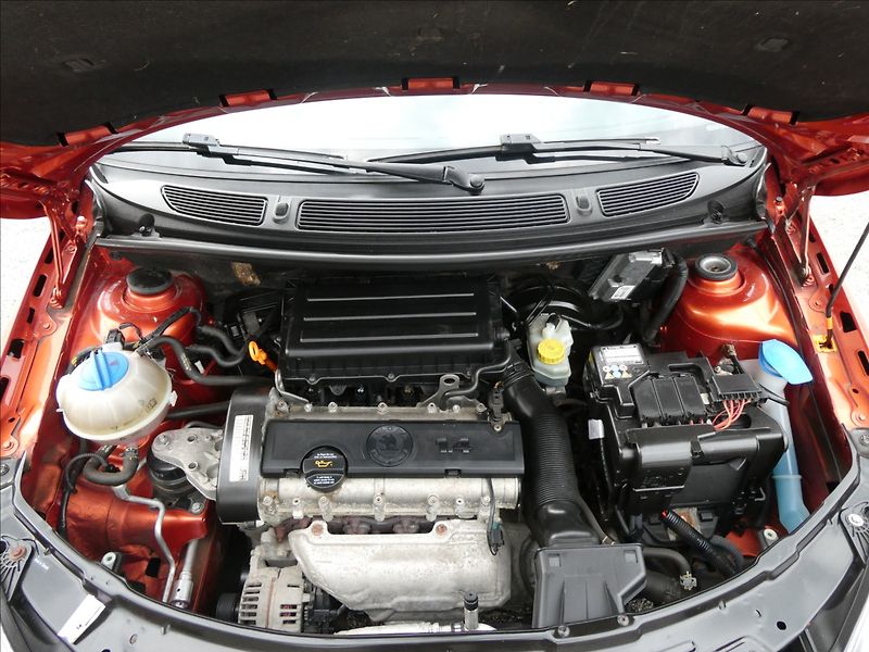 Škoda Fabia 1,4 i16V 1.MAJITEL,závěs,2xkol - fotka 36 z 48