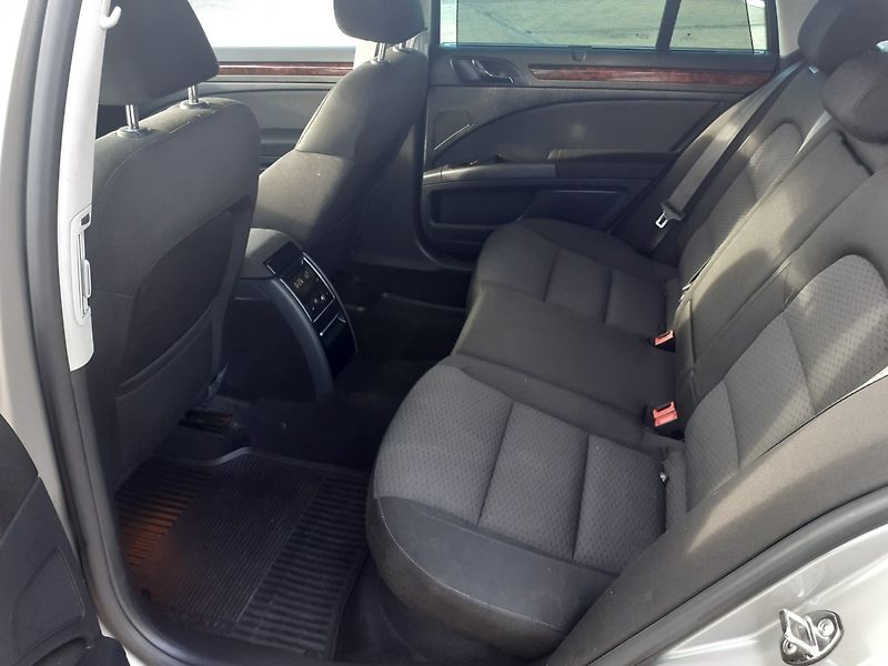 Škoda Superb (2011) 2.0 TDi Elegance - fotka 21 z 37