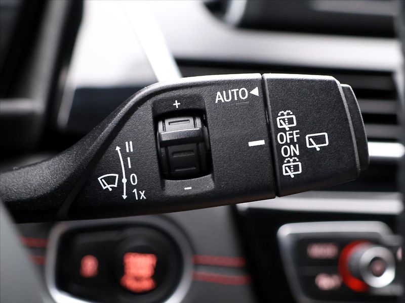 BMW Řada 2 2,0 218da 110kW Sport line CZ - fotka 19 z 34