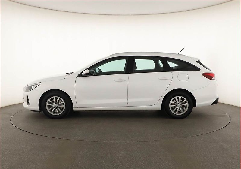 Hyundai i30 (2017) 1.0 T-GDI, Tempomat - fotka 3 z 16