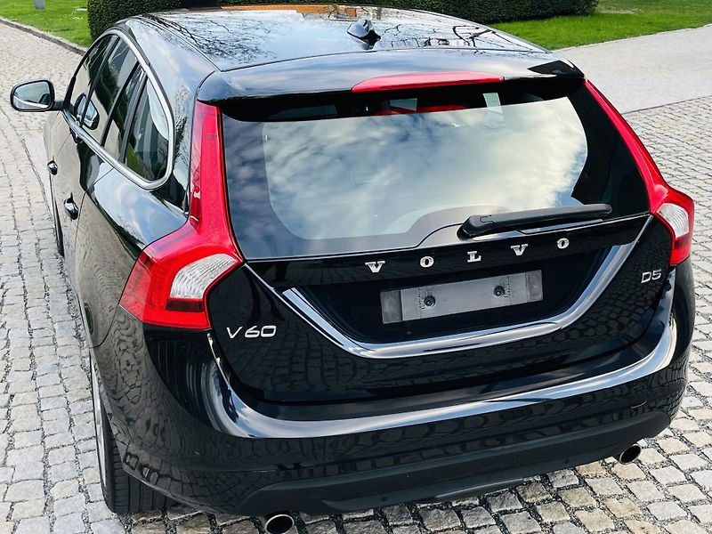 Volvo V60 2.4D5 MANUÁL VÝHŘEV SERVISKA - fotka 17 z 44