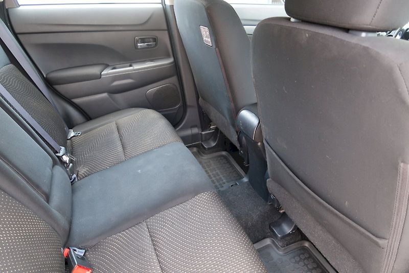 Mitsubishi ASX (2014) 1,8 Di-D 110 kW - fotka 17 z 26
