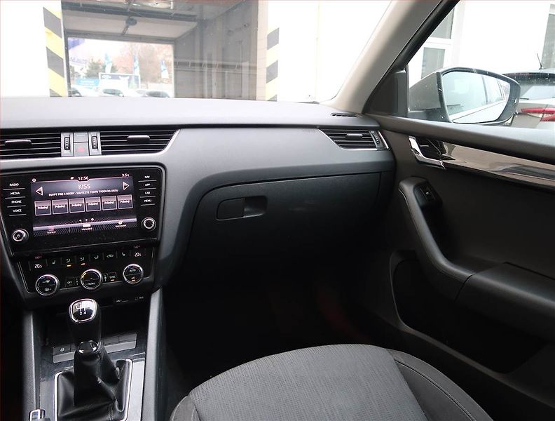 Škoda Octavia (2017) Style 1.6 TDI, Navi, Tempomat - fotka 8 z 16