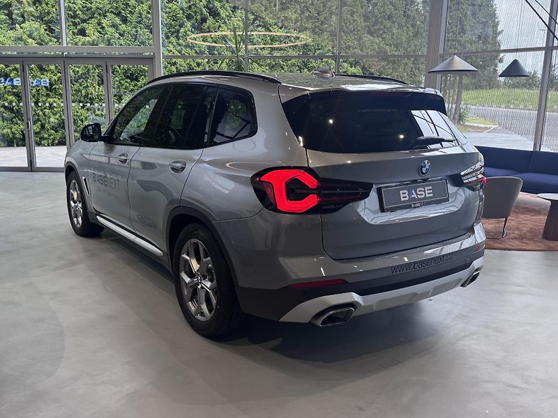 BMW X3 xDrive 30d xLine - fotka 3 z 25