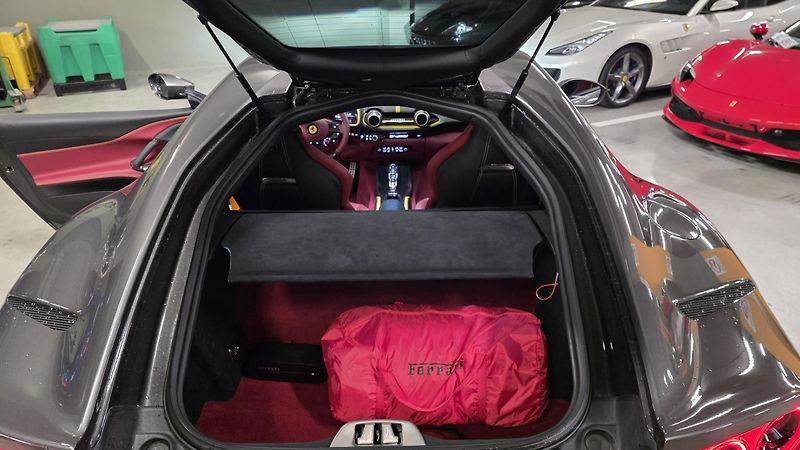 Ferrari 812 (2020) 2roky ZÁRUKA plný SERVIS - fotka 12 z 15