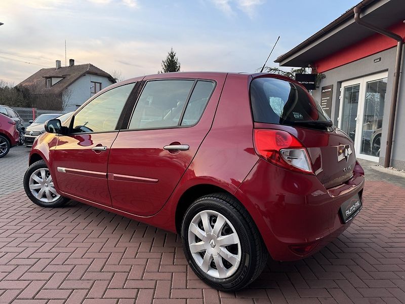 Renault Clio (2009) 1.2i 55kW Klima Výhřev Sedadel - fotka 3 z 46
