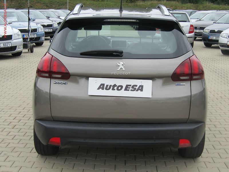 Peugeot 2008 (2017) 1.2 i, 1.maj,ČR, AC, výhřev - fotka 5 z 17