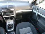Škoda Octavia (2009) 1.6, Tempomat, Park. senzory - náhled 8