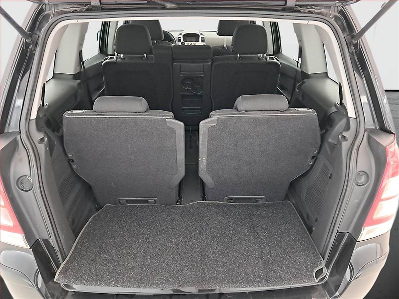 Opel Zafira (2009) 1.6, 7 míst - fotka 16 z 19