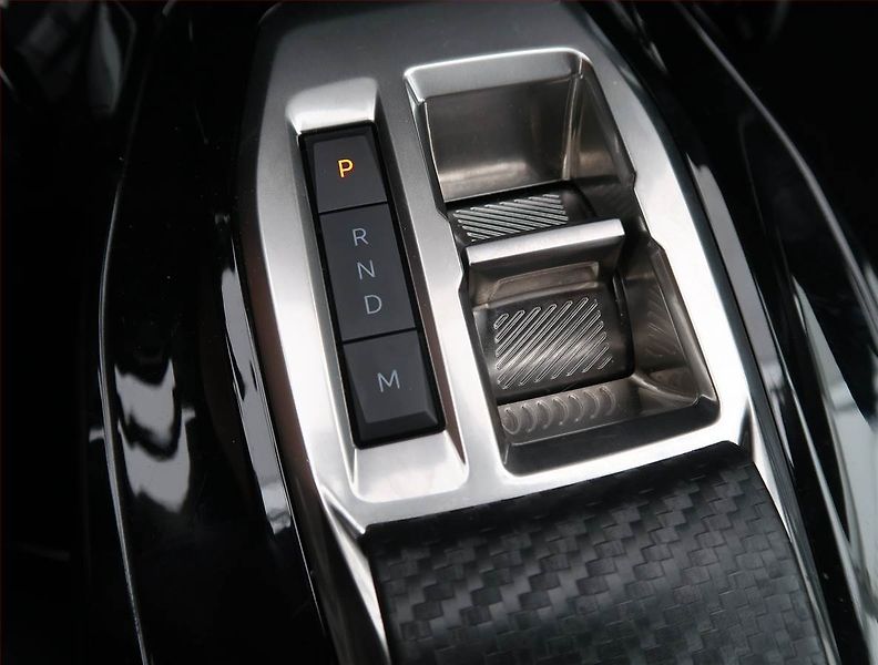 Peugeot 2008 (2025) 1.2 PureTech - fotka 12 z 14