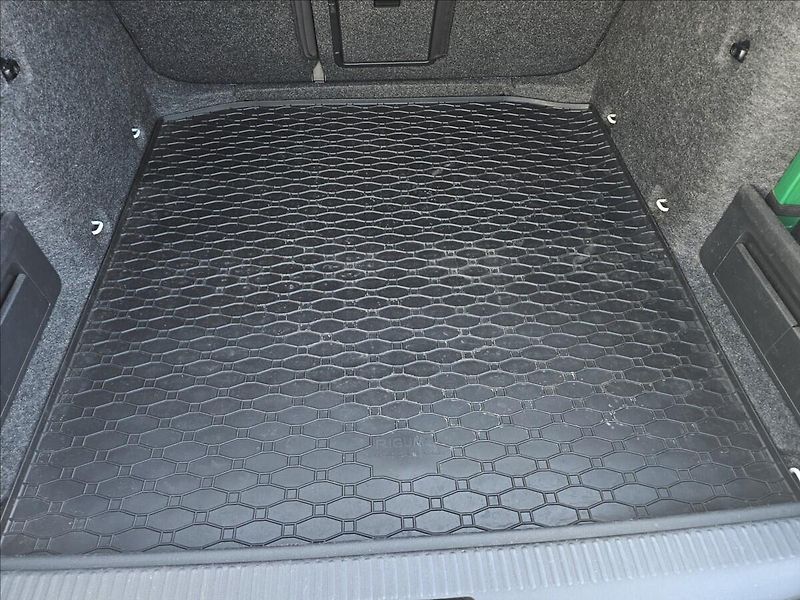 Škoda Octavia 2,0TDi 110KW Elegance TZ - fotka 28 z 49