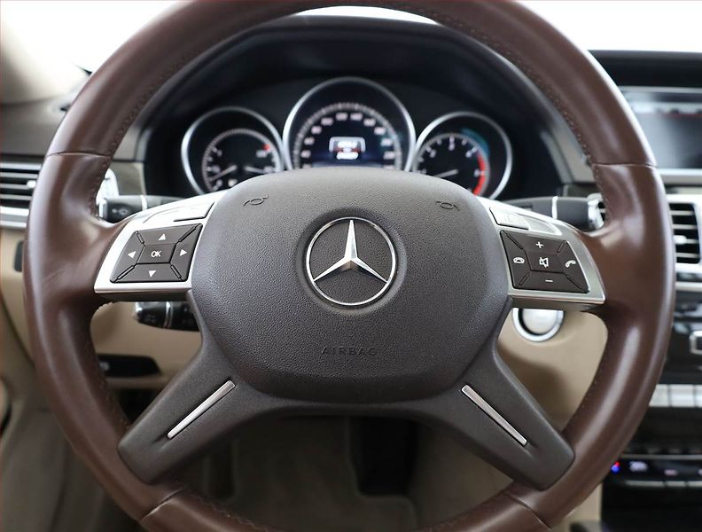 Mercedes-Benz Třídy E (2013) E 350 BlueTEC 4MATIC, 4X4 - fotka 8 z 19