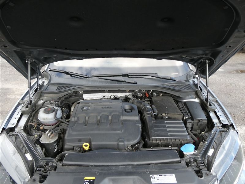 Škoda Superb 2,0 TDi STYLE DSG, 2x kola, ČR - fotka 39 z 43