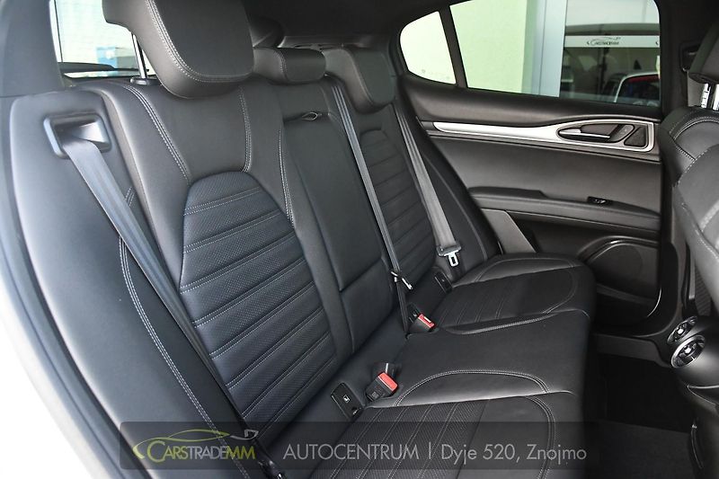 Alfa Romeo Stelvio 2.2 Diesel 16V 154kW Veloce Q4 - fotka 14 z 44