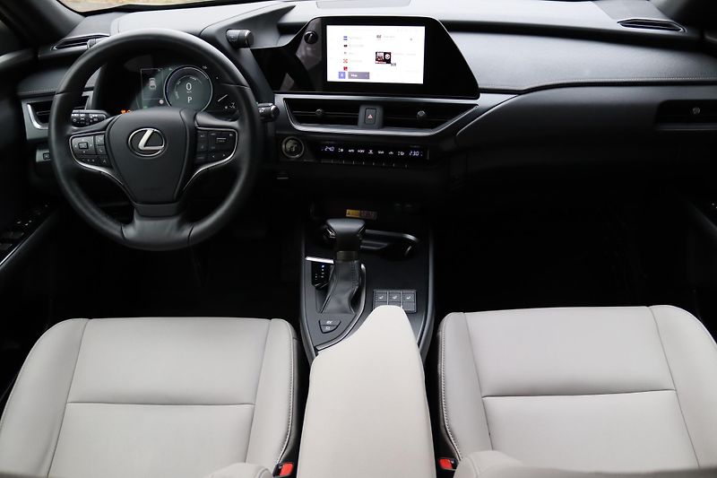 Lexus UX 250h F-SPORT DESIGN 2.0 135kW - fotka 36 z 50