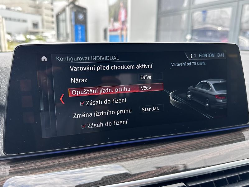 BMW Řada 5 540d xDrive M-Sport - fotka 18 z 29