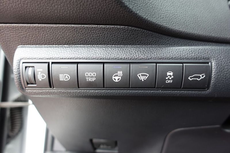 Toyota Corolla 1,8HSD GR Sport Dynamic - fotka 20 z 33