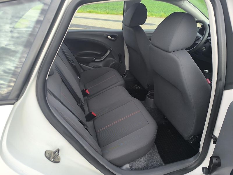Seat Ibiza (2011) 1.2 DOLOŽENÉ KM, 1.MAJITEL - fotka 13 z 27