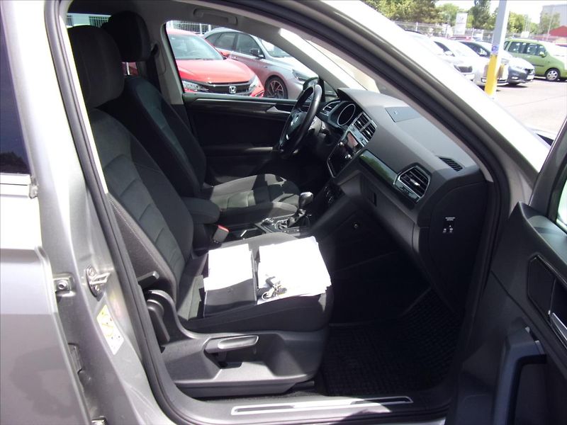 Volkswagen Tiguan 2,0 TSI R-Line 4Motion DSG - fotka 9 z 30