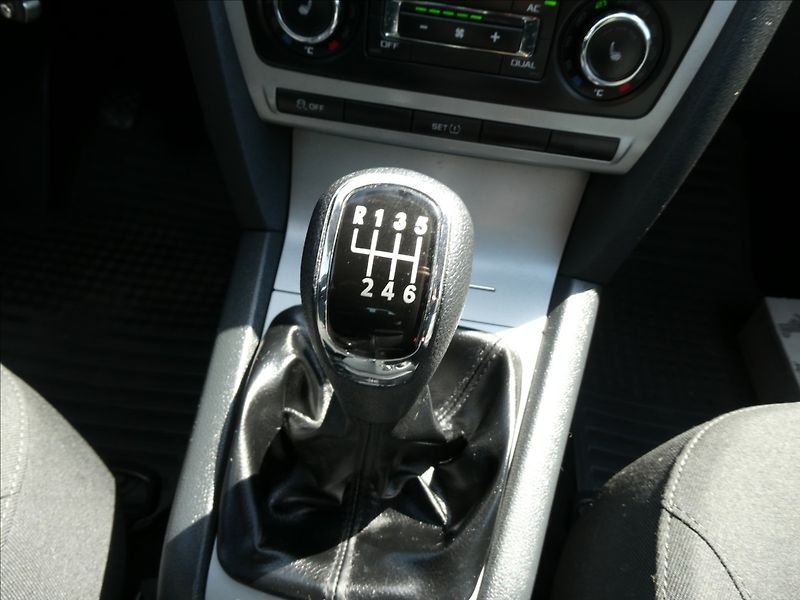 Škoda Octavia 1,4 TSi 90kW po servise, závěs - fotka 31 z 45