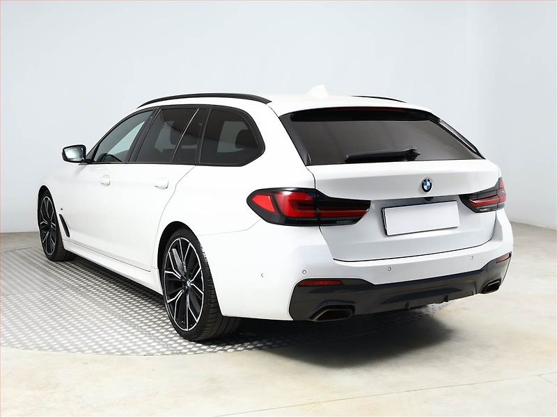 BMW Řada 5 (2021) M Sport 530d xDrive - fotka 4 z 21