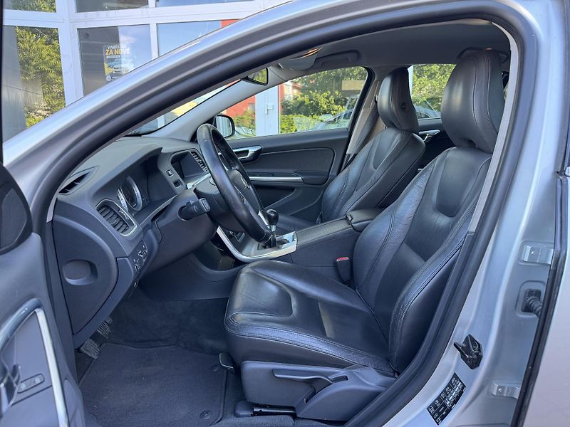 Volvo S60 D3 - fotka 9 z 24