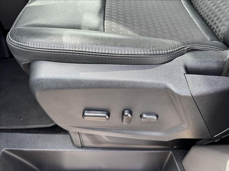 Ford Tourneo Custom 2,0 EcoBlue Titanium X 136kW - fotka 25 z 45