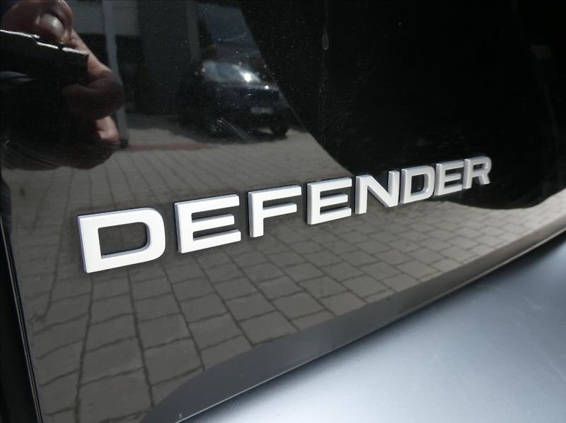 Land Rover Defender 3,0 D250 110 SE,1.maj,ČR,tažné - fotka 38 z 39