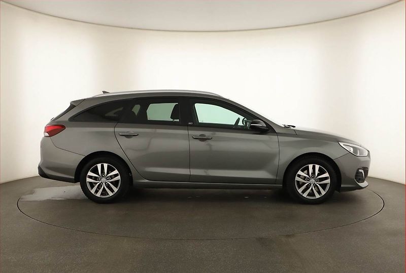 Hyundai i30 (2019) Smart 1.0 T-GDI, Serv.kniha - fotka 6 z 14