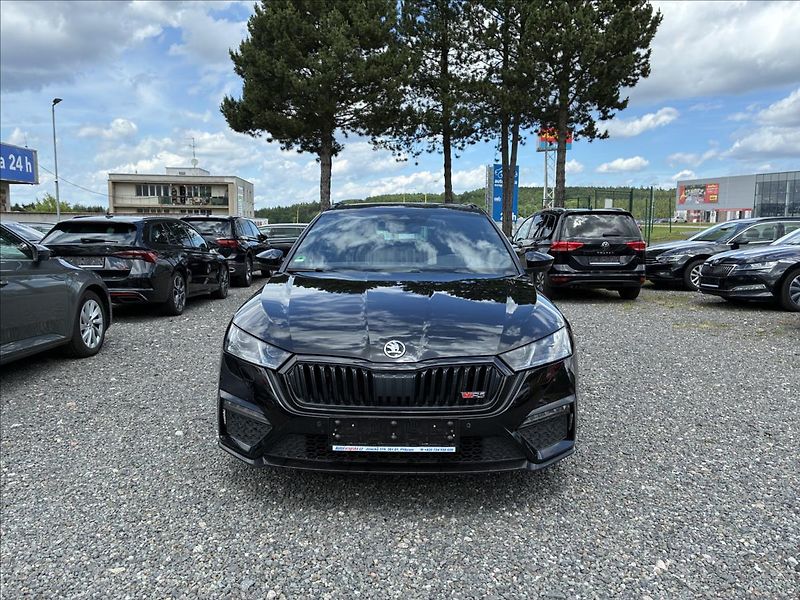 Škoda Octavia 2,0 RS,4x4,PANO,TAŽNÉ,WEBASTO - fotka 4 z 39
