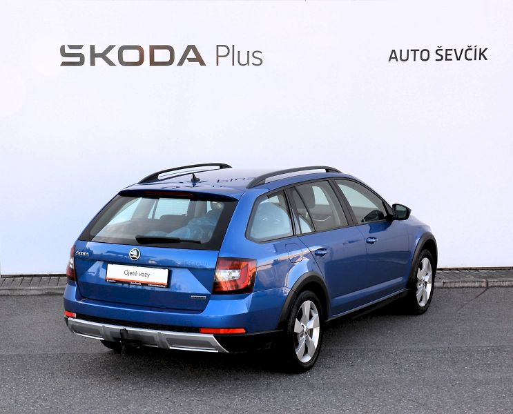 Škoda Octavia (2017) Combi 1.8 TSI 132 kW 4x4 DSG 6 - fotka 2 z 30