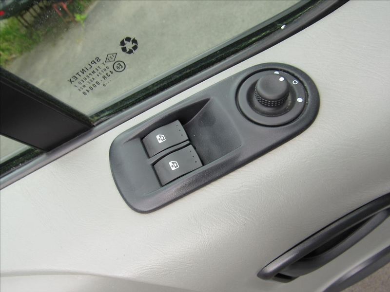 Opel Vivaro 2,0 CDTi 9 míst - fotka 21 z 27