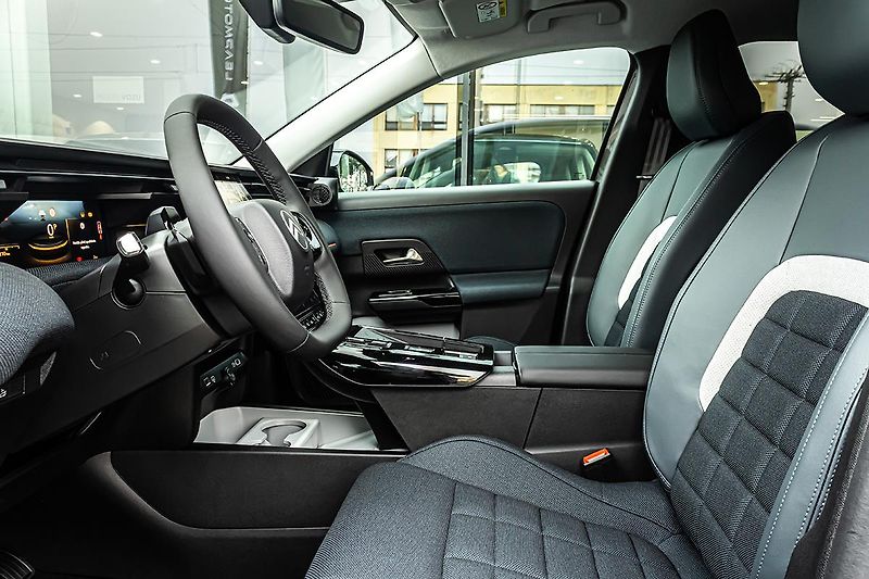 Citroën C5 Aircross (2026) 1,2 PLUS Hybrid 145k Automat - fotka 9 z 17