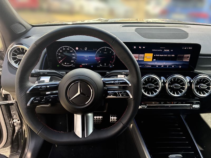 Mercedes-Benz GLB 200 d AMG Night - fotka 11 z 18