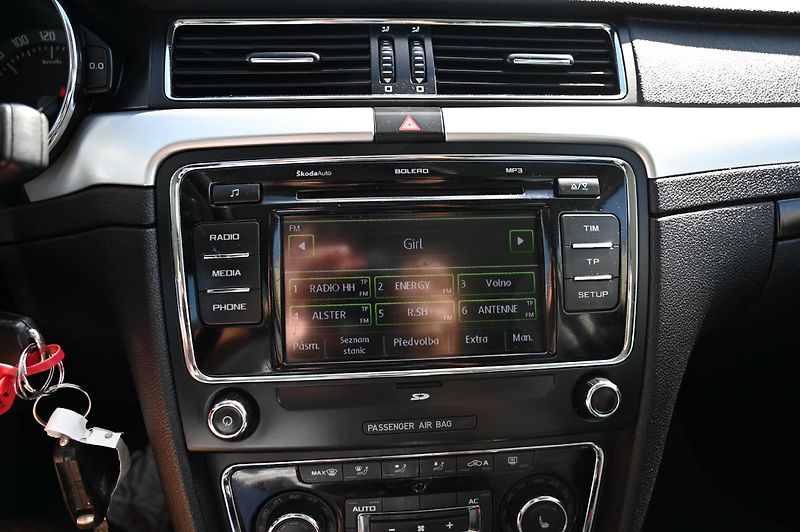 Škoda Superb 2.0TDI 125KW rezervace 3/2011 - fotka 13 z 43