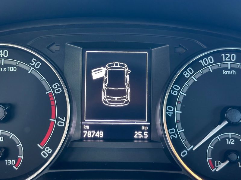 Škoda Fabia (2019) 1.0MPi APP, VÝHŘEV SED. - fotka 12 z 14