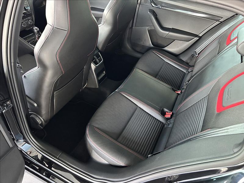 Škoda Octavia 2,0   TSI 162kW,RS,SERVISKA,MA - fotka 24 z 28