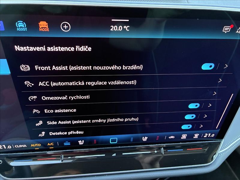 Volkswagen Passat 2,0 TDI IQ-LIGHT KAMERA 360 - fotka 20 z 33