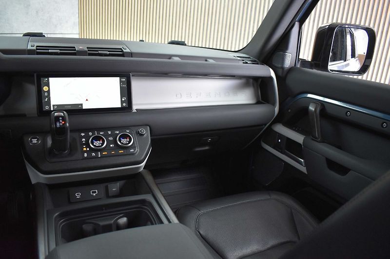 Land Rover Defender 110 D300 SE *ZÁRUKA*TAŽNÉ*ČR* - fotka 10 z 55