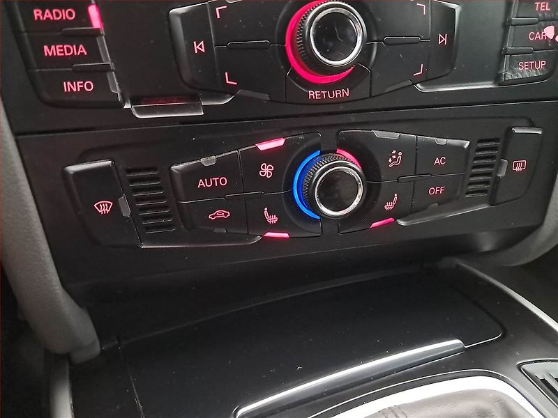 Audi A4 (2011) 2.0 TDI, Xenony, Vyhř. sedaček - fotka 13 z 16