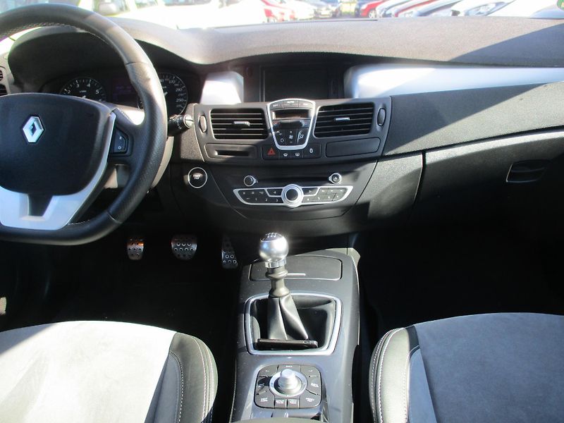 Renault Laguna (2009) 2,0 T - fotka 7 z 11