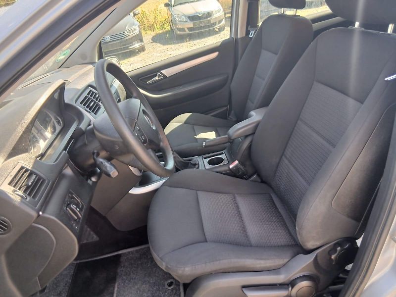 Mercedes-Benz Třídy B 170i, nová STK, celoroční pneu - fotka 21 z 36