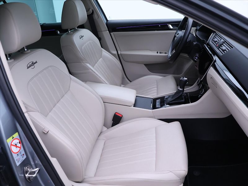 Škoda Superb 2,0 TSI 200kW L&K 4x4 DSG CZ - fotka 11 z 44