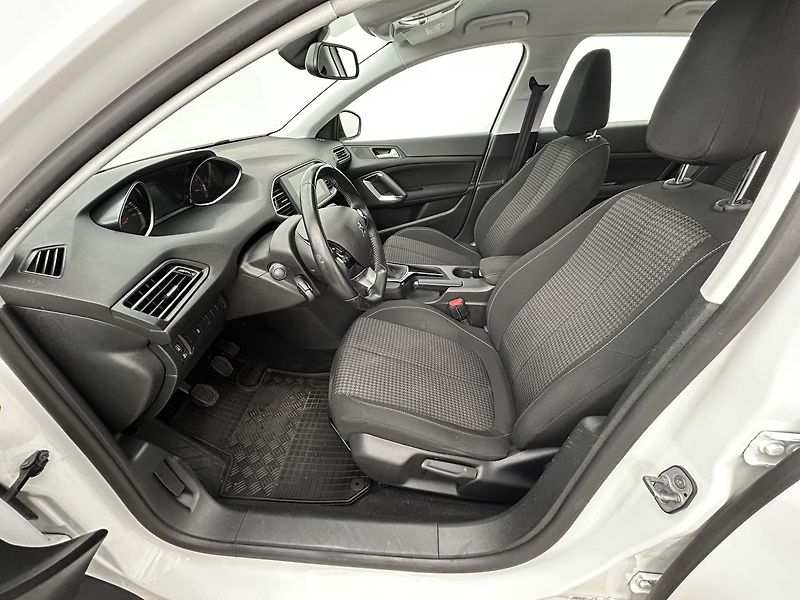 Peugeot 308 1.2 i . - fotka 10 z 21