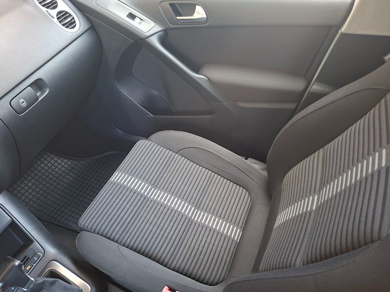Volkswagen Tiguan (2009) 2.0TDI 103kW DSG 4MOTION -ČR - fotka 12 z 35