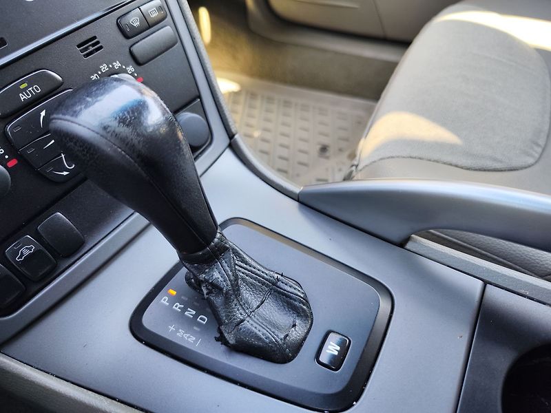 Volvo XC70 D5 2.4/120kW - fotka 18 z 26